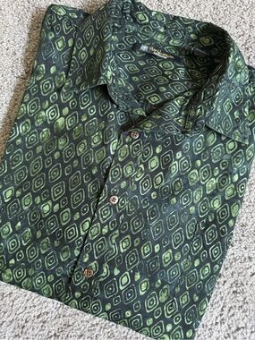 Pete Huntington long-sleeve button-down shirt w/ Green Geometric pattern. Size L